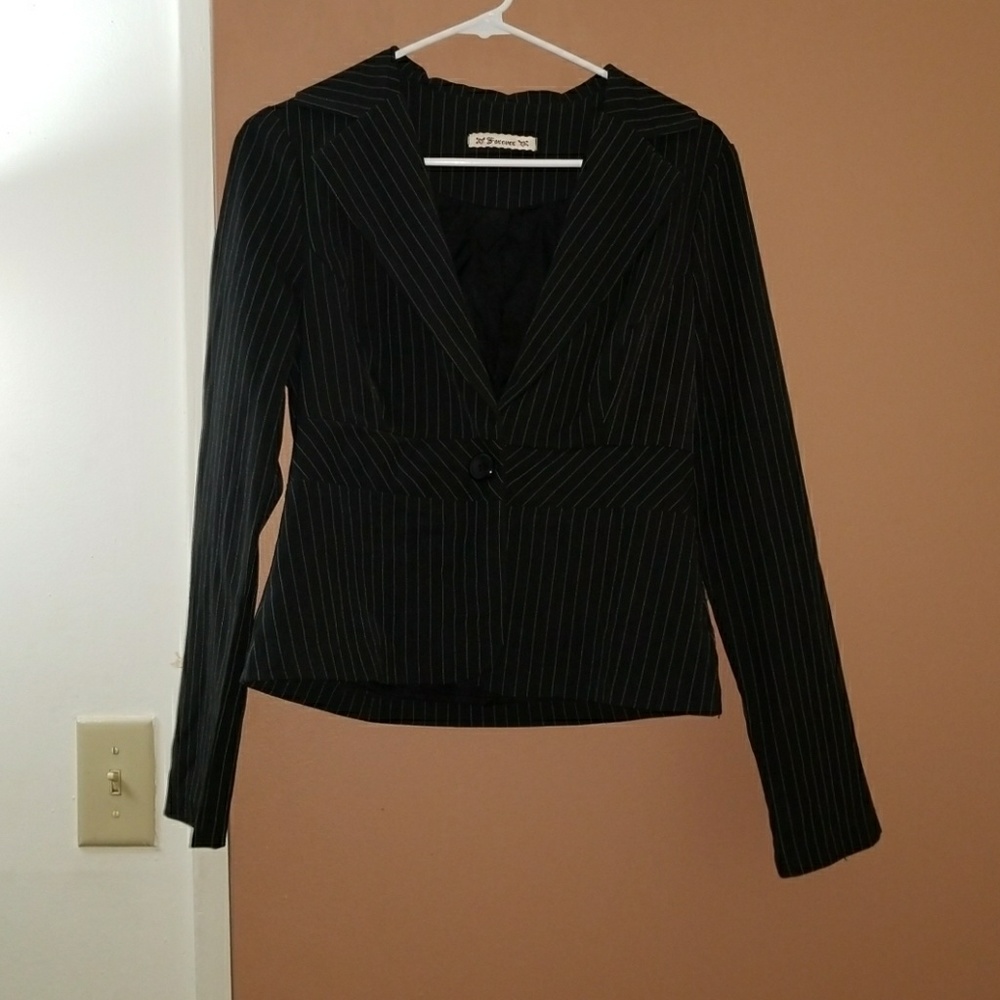 🌻B1G2📚Forever 21 black pinstripe blazer